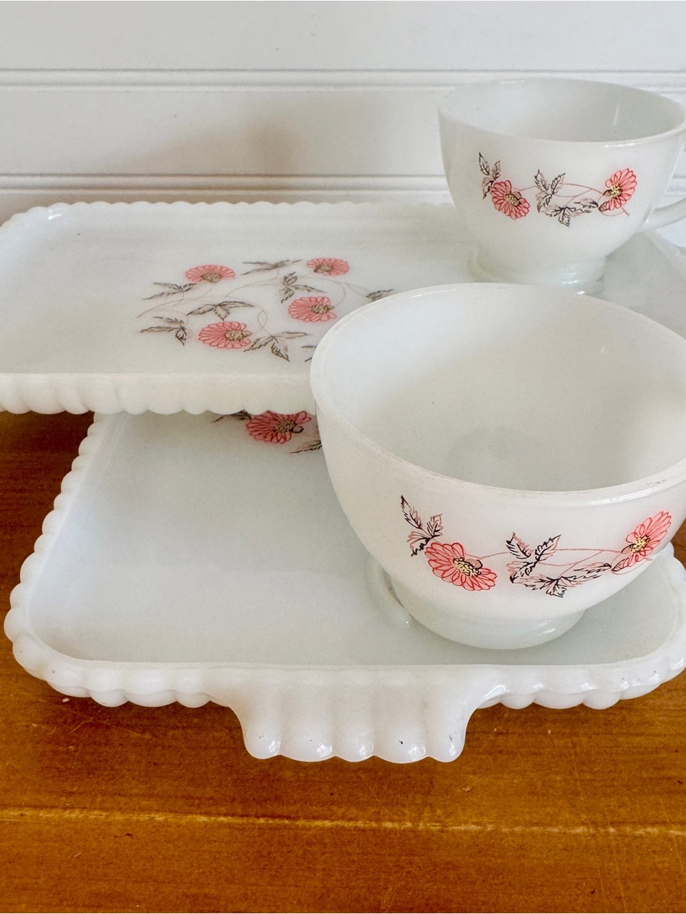 Vintage Anchor Hocking Fleurette Milk Glass Snack Set - 4 pieces
